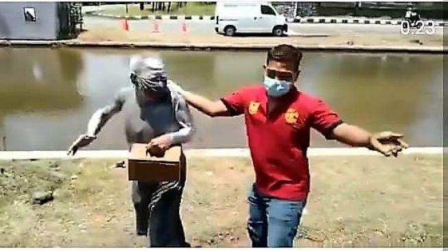 Sungguh Miris, Pensiunan Polisi Jadi Manusia Silver, ini Alasannya